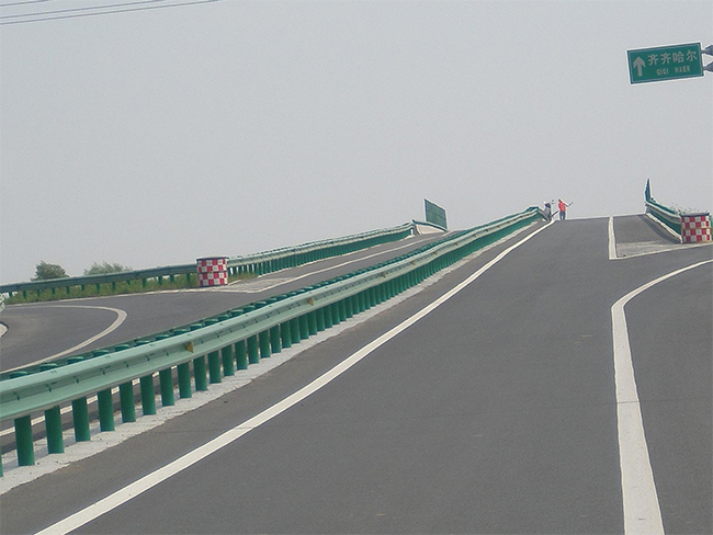 湖南高速公路护栏的材质与规格